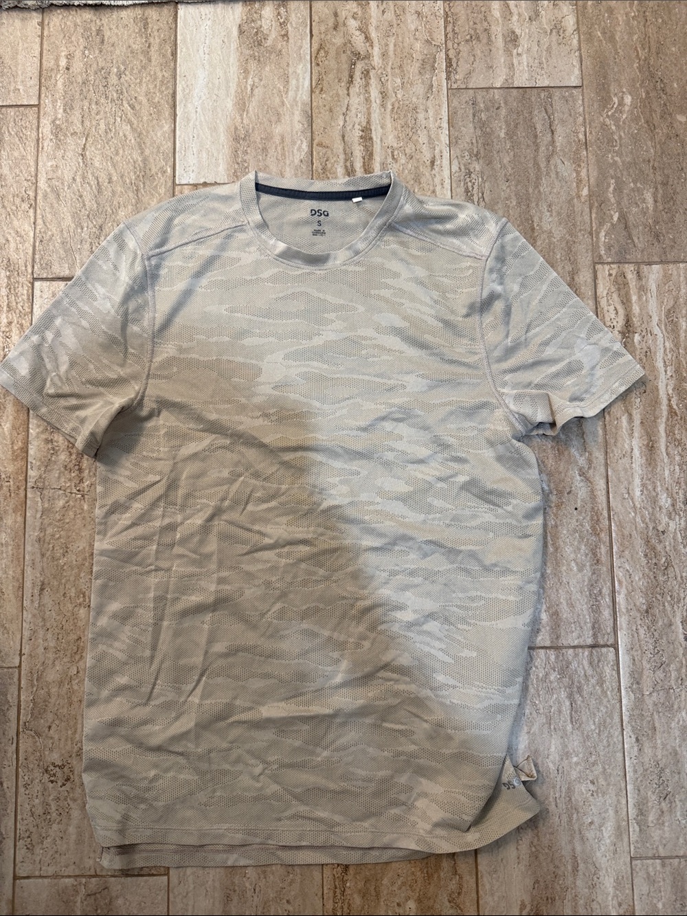 DSG Men's Gray Camouflage Short Sleeve Performance Tee